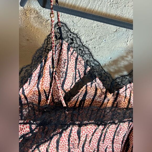 Victoria Secret Strappy Camisole Lace Trim Tank, lovely print w black lace XL - Picture 6 of 9
